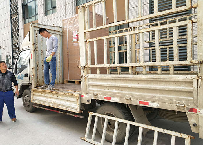 大同某進(jìn)出口貿(mào)易公司采購(gòu)304雙吹感應(yīng)互鎖風(fēng)淋室