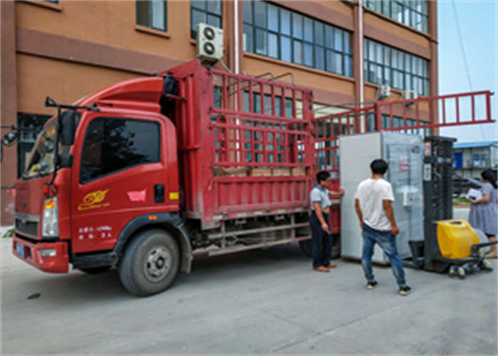 湖南某光電公司采購(gòu)304雙吹感應(yīng)互鎖風(fēng)淋室