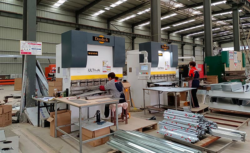 長(zhǎng)沙風(fēng)淋室空氣凈化設(shè)備生產(chǎn)車(chē)間